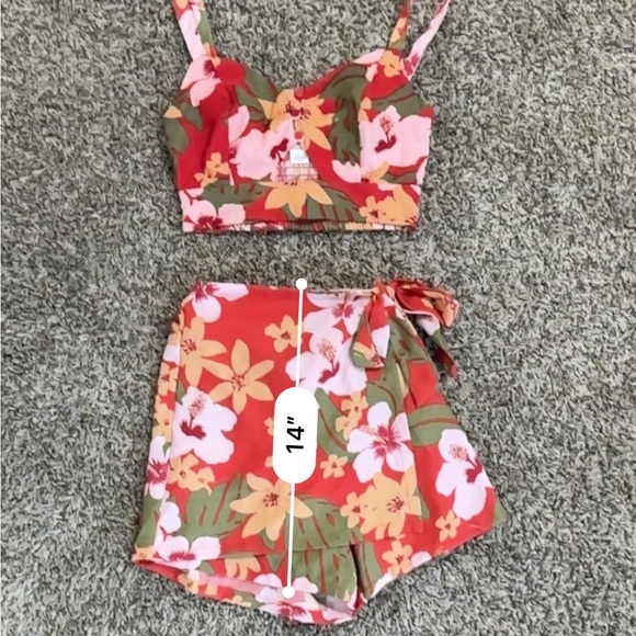 NWOT Floral two-piece set with a short in red with pink and orange flowers. - Picture 7 of 7